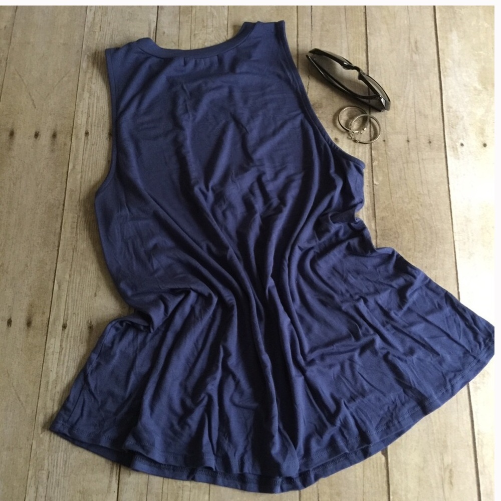 CHERISH Tanzanite Keyhole Sleeveless Swing Top - Picture 5 of 6